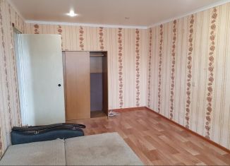 Продам 1-ком. квартиру, 32 м2, Азнакаево, улица Шайхутдинова, 3
