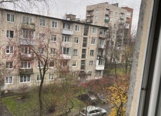 Продам 2-ком. квартиру, 46 м2, Санкт-Петербург, Полюстровский проспект, 33к1, метро Площадь Ленина