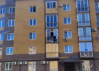 Продается 1-комнатная квартира, 55 м2, Владикавказ, улица Шамиля Джикаева, 4А, 18-й микрорайон