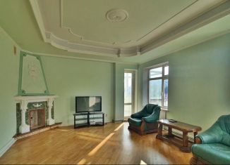 Продается четырехкомнатная квартира, 165 м2, Крым, улица Калинникова, 4к1