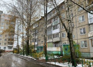 Двухкомнатная квартира на продажу, 46 м2, Тутаев, улица Моторостроителей, 41