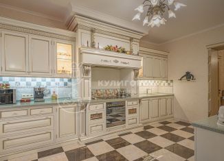 Продается 3-комнатная квартира, 150 м2, Екатеринбург, метро Динамо, улица Белинского, 32