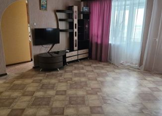 Сдаю двухкомнатную квартиру, 50 м2, Амурск, Амурская улица