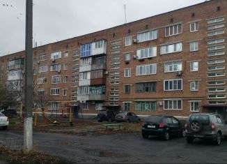 Продам 3-комнатную квартиру, 61 м2, Новошахтинск, улица Можайского, 3