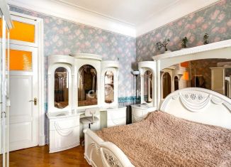 Продается 2-комнатная квартира, 56 м2, Москва, улица Арбат, 43, улица Арбат