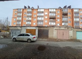 Продам гараж, 30 м2, Элиста, 4-й микрорайон, 14А