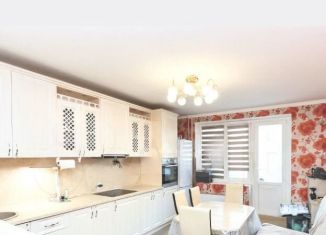 Продаю 2-ком. квартиру, 67 м2, Тюмень, Кремлёвская улица, 112к2, ЖК Плеханово