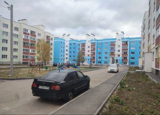 Продается 1-комнатная квартира, 40.2 м2, посёлок городского типа Петра Дубрава, ЖК Земляничный, улица Строителей, 9