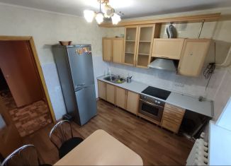 Сдаю 2-ком. квартиру, 60 м2, Туймазы, улица Луначарского, 33