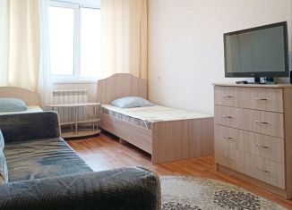 Сдаю в аренду 2-ком. квартиру, 60 м2, Нижнекамск, Студенческая улица, 49