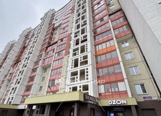 Продается 2-комнатная квартира, 56 м2, Челябинск, улица Братьев Кашириных, 131А, Калининский район