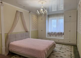 Сдается двухкомнатная квартира, 70 м2, Тюмень, Пражская улица, 49к1