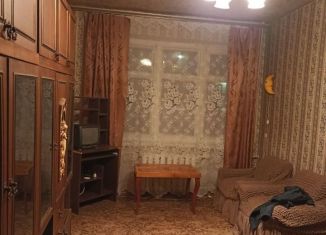 Сдается 2-ком. квартира, 40 м2, Вязьма, улица Парижской Коммуны, 7