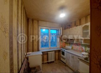 Продается 2-ком. квартира, 46 м2, Апатиты, улица Космонавтов, 8