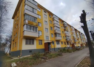 Продам 2-ком. квартиру, 45 м2, Серпухов, Гражданская улица, 12