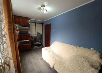 Продам 3-ком. квартиру, 50 м2, поселок городского типа Алексеевка, Ульяновская улица, 19