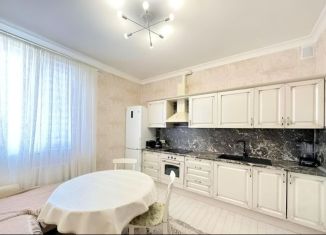 Сдам 3-ком. квартиру, 88 м2, Москва, Верхняя улица, 4А