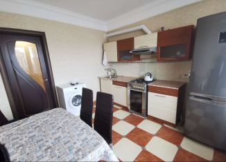 2-ком. квартира в аренду, 55 м2, Каспийск, улица Ленина, 72