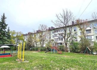 Продается четырехкомнатная квартира, 60 м2, Кисловодск, улица Героев Медиков, 50