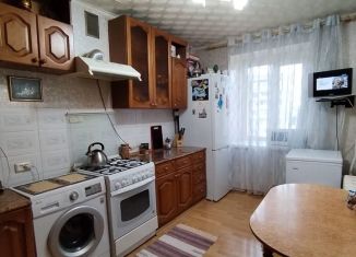 Продается 4-комнатная квартира, 77 м2, Октябрьский, 34-й микрорайон, 8А