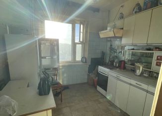 Продам 2-ком. квартиру, 47.5 м2, Омск, улица Дмитриева, 2/1