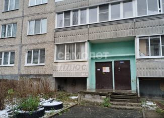 Продаю 2-ком. квартиру, 57 м2, Лакинск, улица Текстильщиков, 2