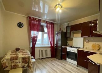 Сдаю в аренду 2-ком. квартиру, 70 м2, Казань, улица Толбухина, 3