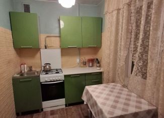 Сдаю в аренду 2-ком. квартиру, 60 м2, Сясьстрой, улица Петра Лаврова, 7