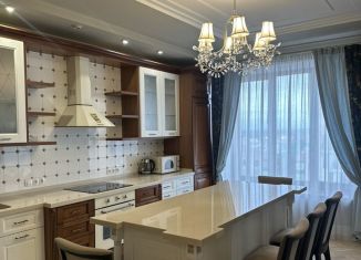 Сдам 2-комнатную квартиру, 100 м2, Тюмень, Советская улица, 51к4, Центральный округ