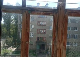 Двухкомнатная квартира на продажу, 37 м2, поселок городского типа Междуреченск, улица ЖБК, 11