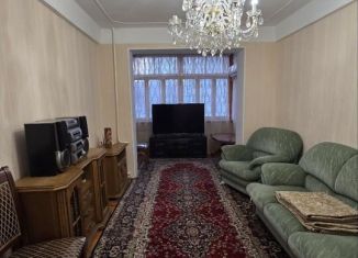 Сдам в аренду 3-ком. квартиру, 70 м2, Махачкала, улица Хаджи Булача, 9А