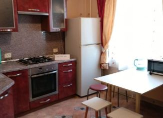 Продается 3-комнатная квартира, 72 м2, Руза, улица Гладышева