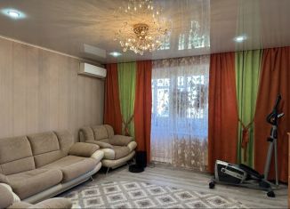 Продам 4-ком. квартиру, 77 м2, Черногорск, Советская улица, 98