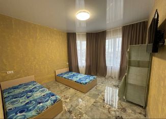 Сдается трехкомнатная квартира, 70 м2, Боровск, Садовая улица, 4