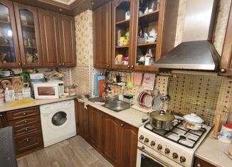 Продам 3-комнатную квартиру, 65.5 м2, Щербинка, улица Космонавтов, 2