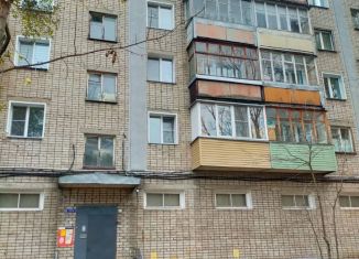 Сдается трехкомнатная квартира, 63.3 м2, Киров, Октябрьская улица, 57