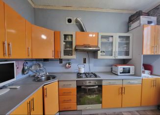 Продается трехкомнатная квартира, 69 м2, Карабаново, улица Мира, 2