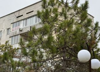 Продажа трехкомнатной квартиры, 67 м2, посёлок городского типа Черноморское, Евпаторийская улица, 22