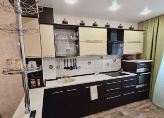 Сдам в аренду 3-ком. квартиру, 85 м2, Красноярск, улица Кутузова, 83А, Кировский район