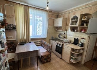 Продам 2-ком. квартиру, 51 м2, Армавир, улица Маркова, 159