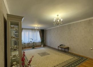 Продам 4-комнатную квартиру, 124 м2, Махачкала, улица Перова, 29А, Советский внутригородской район