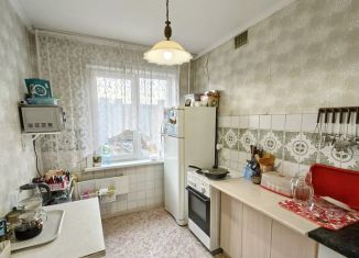 Продается 2-ком. квартира, 44 м2, Новосибирск, метро Берёзовая роща, улица Кошурникова, 16