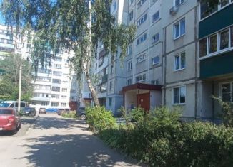 Продам 3-ком. квартиру, 61 м2, Курская область, улица Черняховского, 33