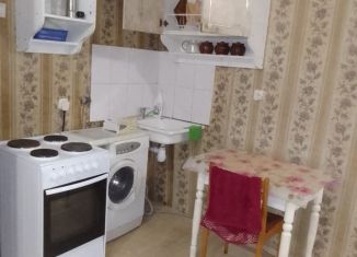 Трехкомнатная квартира в аренду, 40 м2, Чебоксары, улица Космонавта Андрияна Григорьевича Николаева, 32