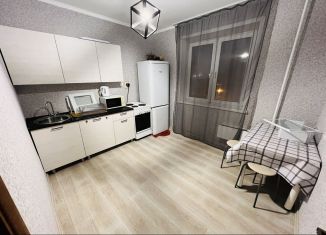 Аренда 3-ком. квартиры, 65 м2, Тольятти, Цветной бульвар, 25