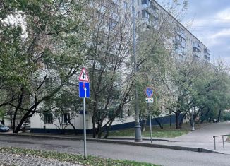 4-комнатная квартира на продажу, 63.7 м2, Москва, улица Демьяна Бедного, 4, метро Хорошёвская