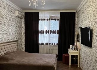 Продается 4-ком. квартира, 100 м2, Махачкала, улица Азиза Алиева, 17, Советский внутригородской район