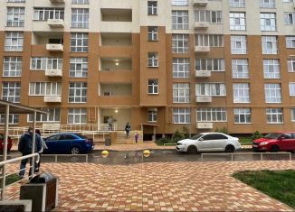 Продажа 2-комнатной квартиры, 70.7 м2, Симферополь, улица Маршала Советского Союза Буденного С.М., 33к2