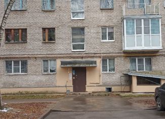 Продается 2-комнатная квартира, 42 м2, Тихвин, 1-й микрорайон, 11