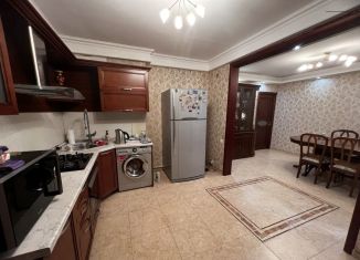 Продается трехкомнатная квартира, 100 м2, Махачкала, улица Камалова, 73Г